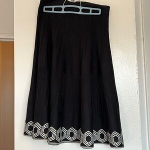Women’s full midi skirt.  White ornament along hem. Size M.